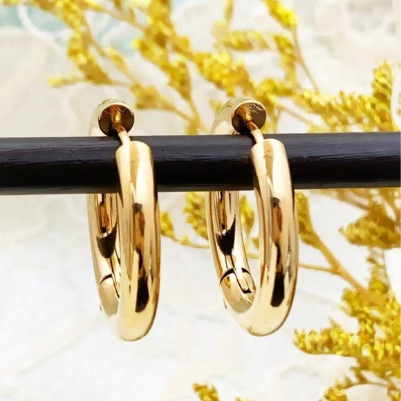 Gold Plated Stainless Steel Hoop Earrings Classic Huggie Hoops - Picture 2 of 2